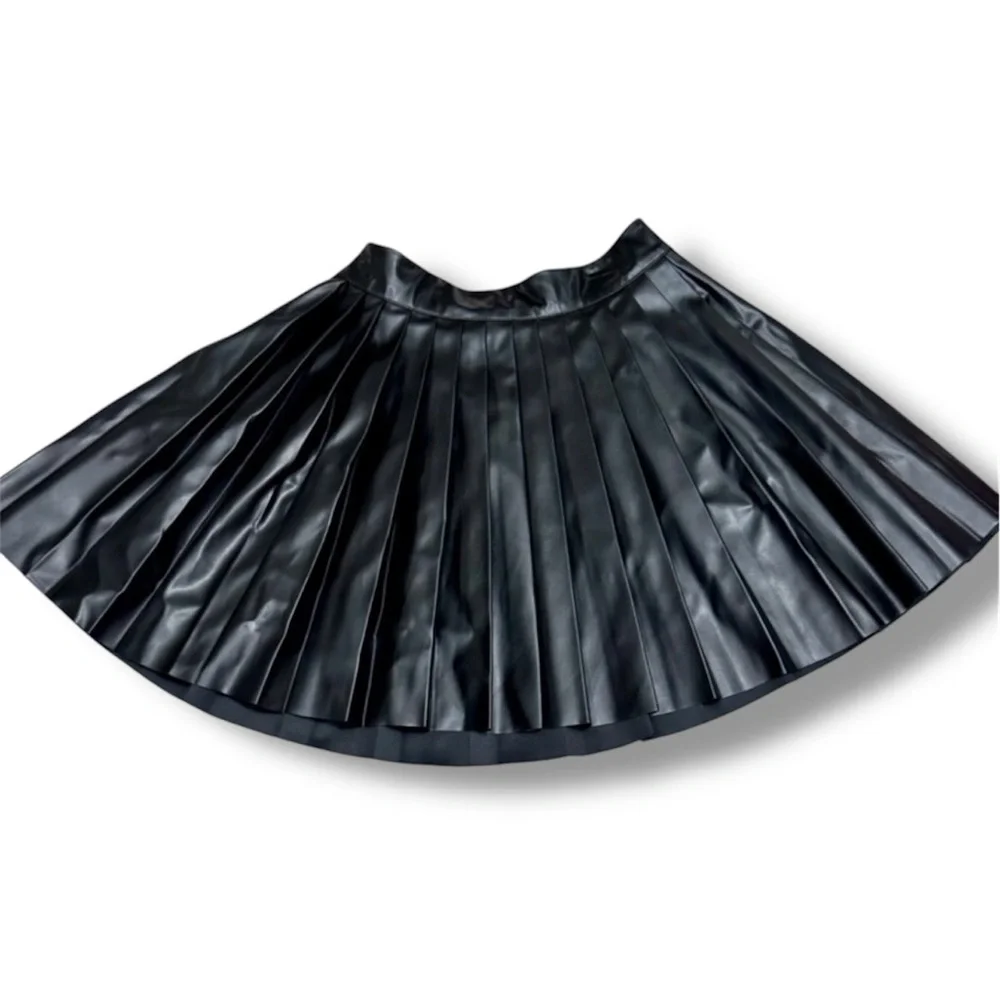 SHEIN PETITE High Waist Pleated PU Leather Short Skirt - Picture 4 of 6